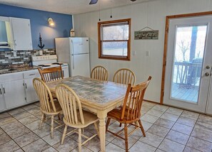 Dining - Townhouses 3 & 5 (Sleeps 1-10) - Offer a Full Size Kitchen/Sitting Area, 2 Full size bathrooms with tub/shower units, 3 Queen beds, 1 twin bed, 2 Full Beds. (Eddyville)