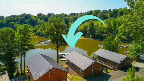 Log Cabin 2 - Log cabins sleep 7 - (1Q, 1F/1T, 2T) | full kitchen, living/dining, 1 bath.