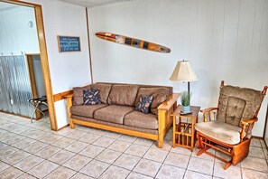 Fireplace - Townhouses 1 & 6 (Sleeps 1-10) - Offer a Full Size Kitchen/Sitting Area, 2 Full size bathrooms with tub/shower units, 2 Queen beds, 1 twin bed, 2 Full Beds, 1 Futon. (Eddyville)