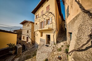 Exterior - Rustic Family-Friendly House (Brenzone sul Garda)