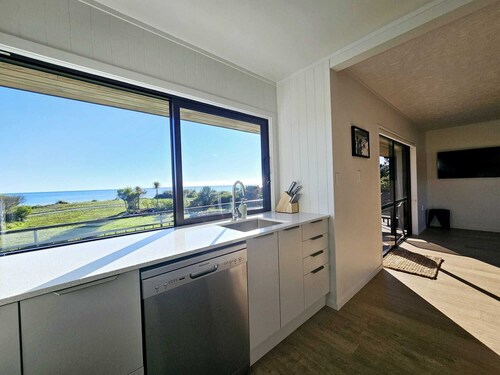 BEACH FRONT - Sunflower Beach House Pohara