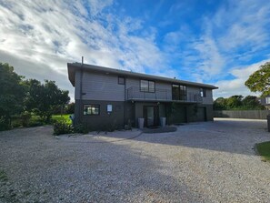 Exterior - BEACH FRONT - Sunflower Beach House Pohara (Pōhara)