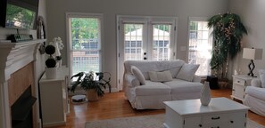 Smart-tv, pejs, videospil, dvd-afspiller