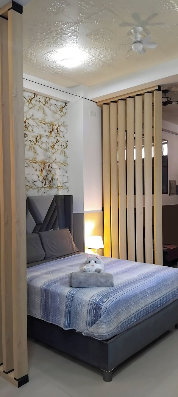 1 habitación, tabla de planchar con plancha, wifi y ropa de cama 