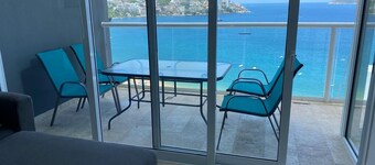 BEAUTIFUL BEACHFRONT APARTMENT, ACAPULCO COASTLINE ARMANDOS LE CLUB