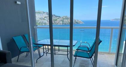 BEAUTIFUL BEACHFRONT APARTMENT, ACAPULCO COASTLINE ARMANDOS LE CLUB