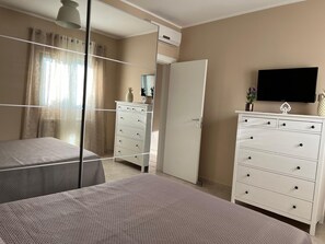 3 bedrooms, iron/ironing board, travel crib, WiFi