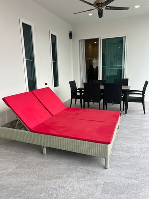 Outdoor dining - family home 3 bedroom (Tambon Hua Hin)