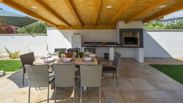 Villa | Outdoor dining
