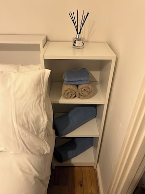 1 chambre, fer et planche à repasser, Wi-Fi gratuit, draps fournis