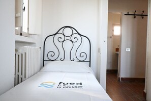 4 bedrooms, bed sheets