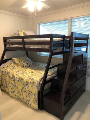 2 bedrooms, iron/ironing board, WiFi, bed sheets
