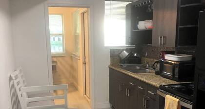 Charming 2 bedroom lake apartment in lovely Hallandale Beach with paddleboat!!!