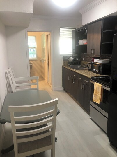 Charming 2 bedroom lake apartment in lovely Hallandale Beach with paddleboat!!!
