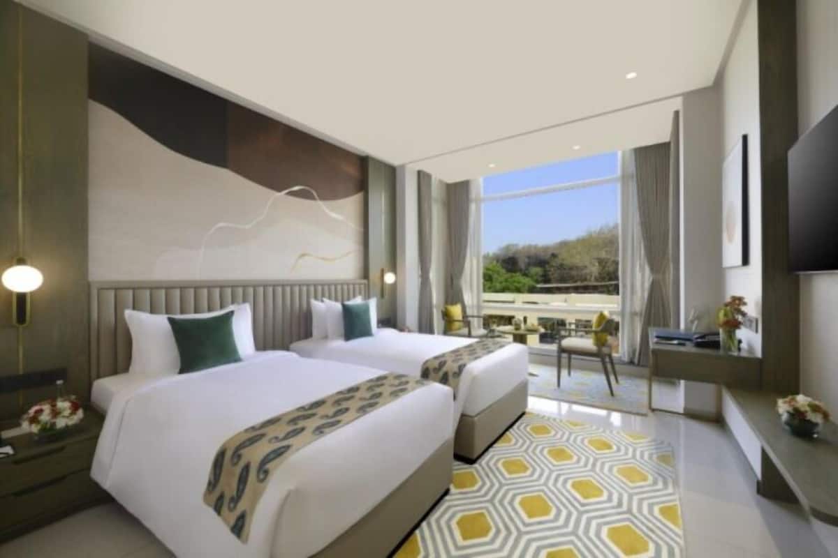 Superior Twin Room | In-room safe, laptop workspace, soundproofing, iron/ironing board