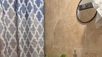 Deluxe-Dreibettzimmer | Badezimmer