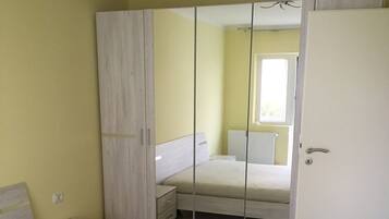 3 bedrooms, free WiFi, bed sheets