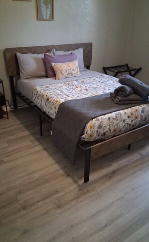 2 bedrooms, iron/ironing board, WiFi, bed sheets