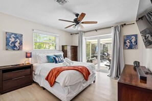 3 bedrooms, desk, iron/ironing board, WiFi - Walk to Water | Indoor-Outdoor Living w/ Pool (Boca Raton)