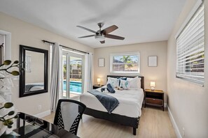 3 bedrooms, desk, iron/ironing board, WiFi - Walk to Water | Indoor-Outdoor Living w/ Pool (Boca Raton)