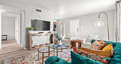 *Colorful Cozy Escape w/ Grill