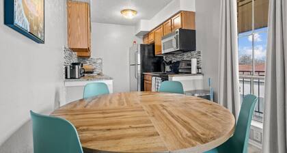 *Colorful Cozy Escape w/ Grill