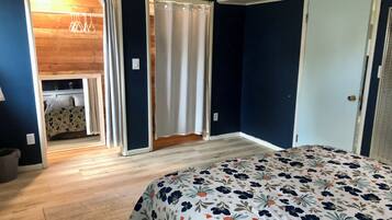 2 bedrooms, travel crib, free WiFi, bed sheets