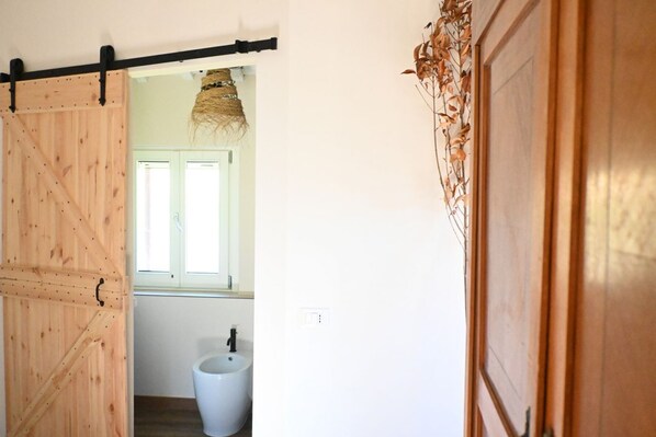 Shower, bidet, towels - SE143 - Senigallia, farmhouse surrounded by green hills (Senigallia)