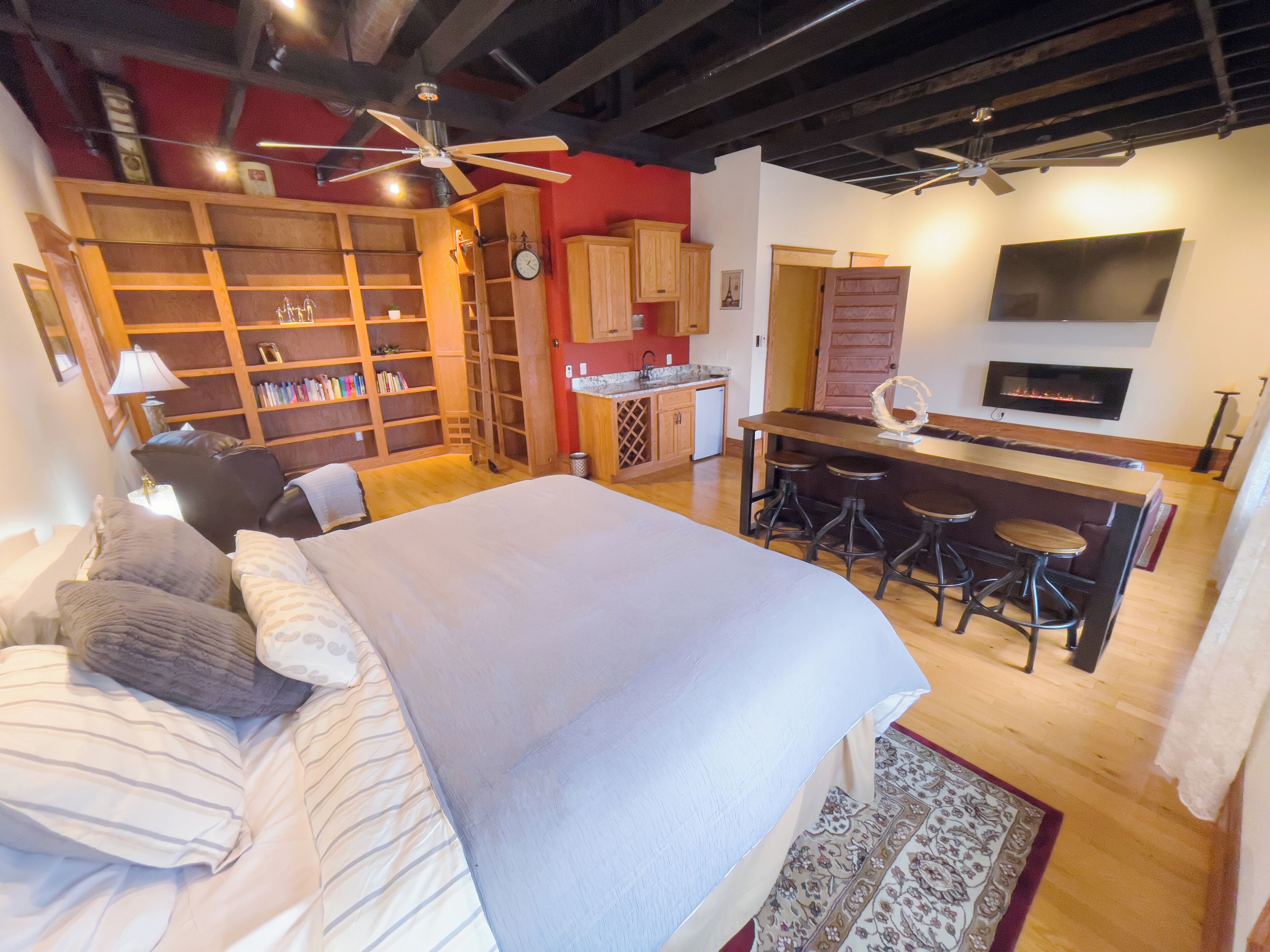 4 habitaciones, tabla de planchar con plancha, cuna de viaje y wifi 