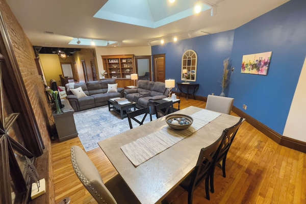 Open Concept perfect for family game nights. We have games and toys for kids.