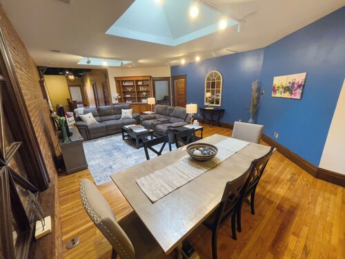 4-bedroom spacious Loft in Historic Downtown Clare - Extended family Suite
