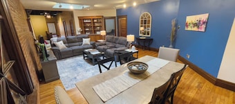 4-bedroom spacious Loft in Historic Downtown Clare - Extended family Suite