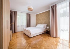 2 chambres, fer et planche à repasser, Wi-Fi, draps fournis