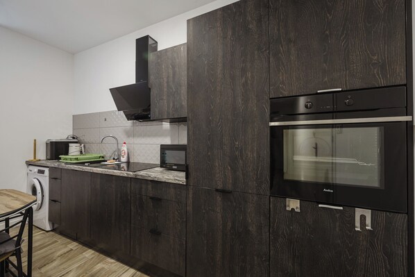 Refrigerador, microondas, horno y parrilla de estufa 