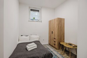 2 habitaciones, tabla de planchar con plancha, wifi y ropa de cama 