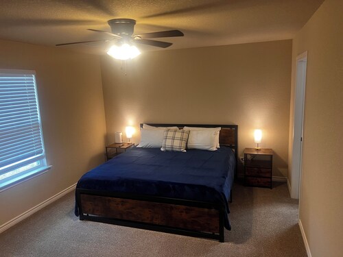 Cozy 3BR Home in Poolville / AC + Fast WiFi / Relaxing Escape