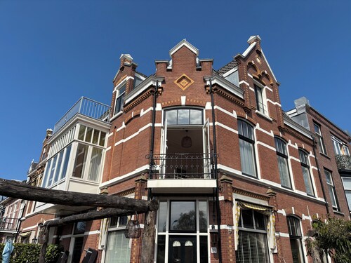 Cozy 2-bedroom apartment in charming Voorburg, close to The Hague and the beach.