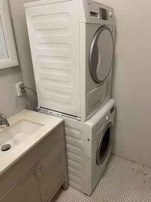 Apartment | Bathroom