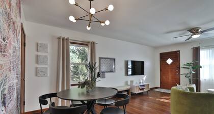 Overlook - Private Hot Tub! King bed in Ranch Home