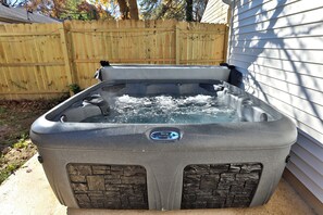 Tina de hidromasaje al aire libre