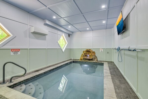 Piscina coperta, una piscina riscaldata