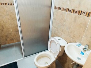 Economy Quadruple Room, Balcony, Lake View | Free WiFi - Hotel Casa Harmony (Cartagena)