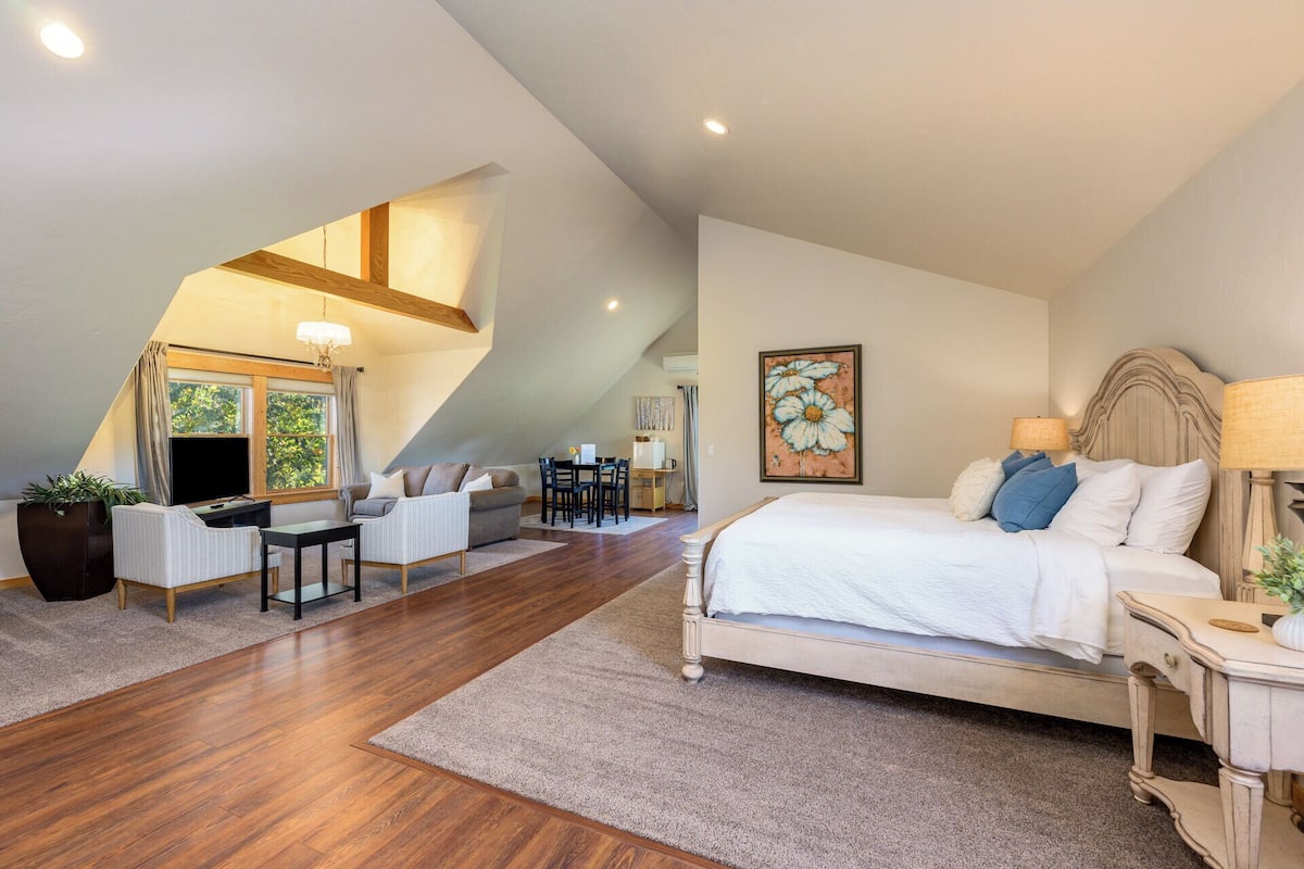 Premier Double Room, Vineyard View | Pillowtop beds, free WiFi