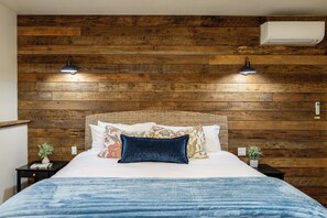 Standard Double Room, Vineyard View | Pillowtop beds, free WiFi - Franziska Haus (Dundee)