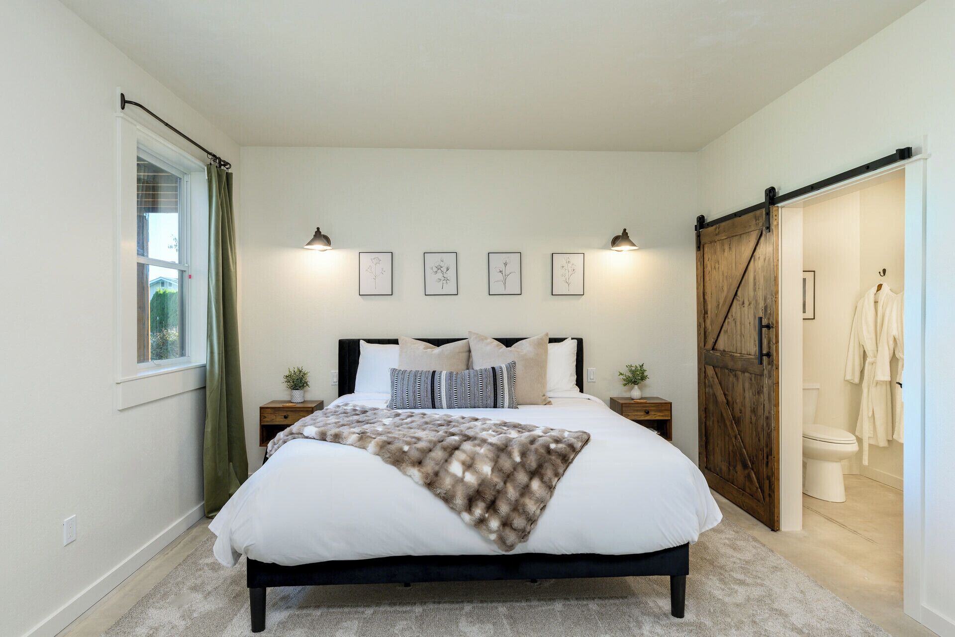 Deluxe Double Room, Mountain View | Pillowtop beds, free WiFi