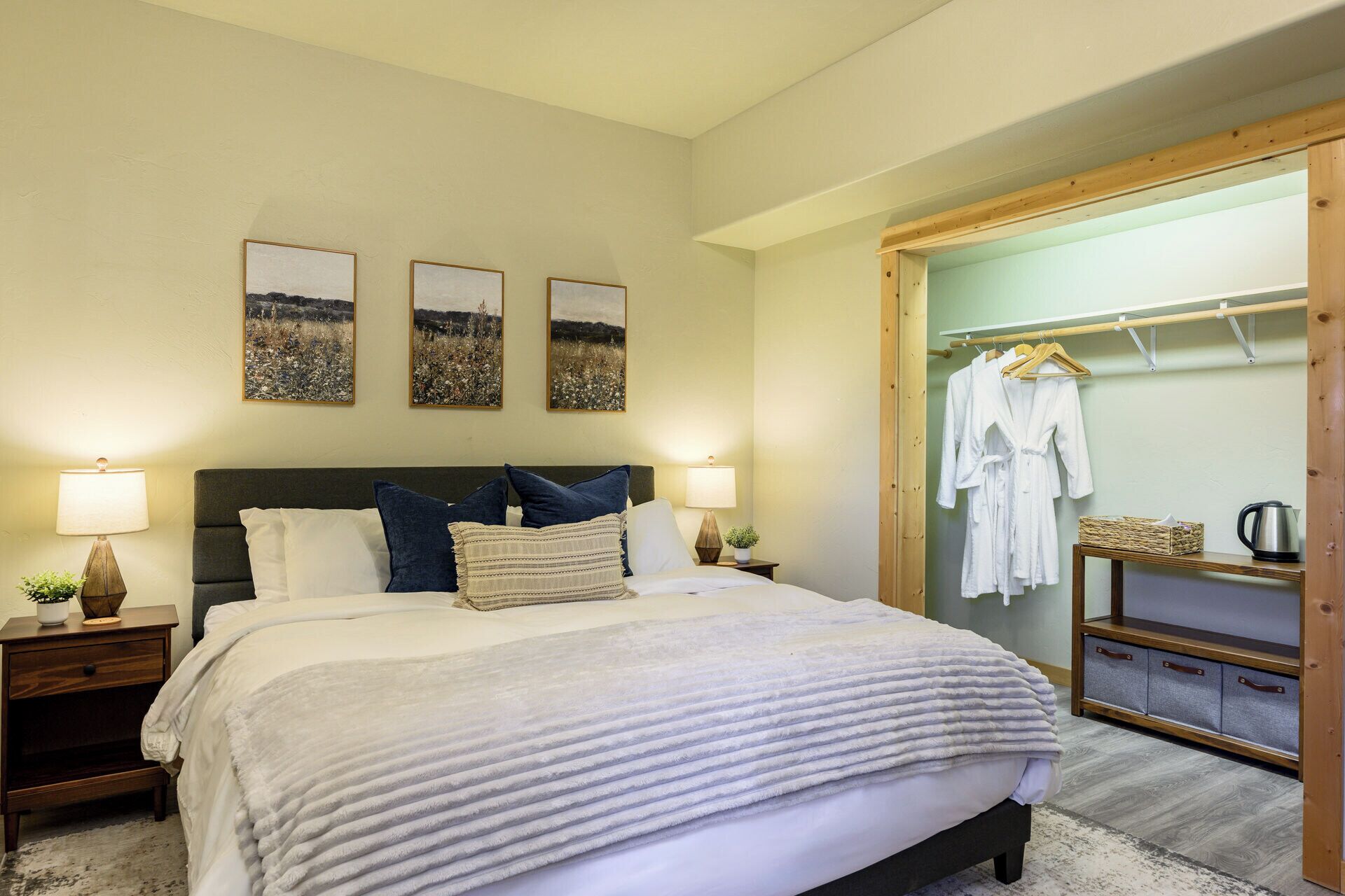 Premier Double Room, Garden View | Pillowtop beds, free WiFi