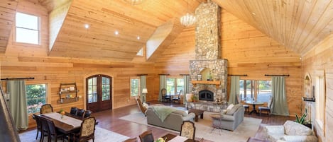 Standard Double Room, Vineyard View | Lobby sitting area