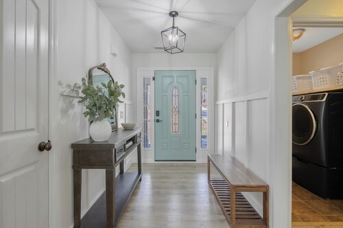 Spacious Family Gem in Sanford with playground and WiFi. Enjoy your stay!