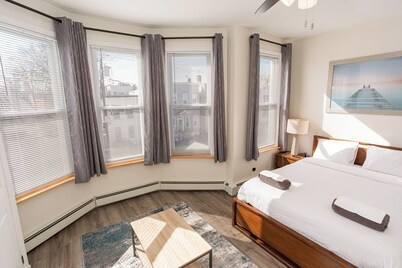 Charming 3-bedroom apartment with AC, WiFi in lovely Jersey City