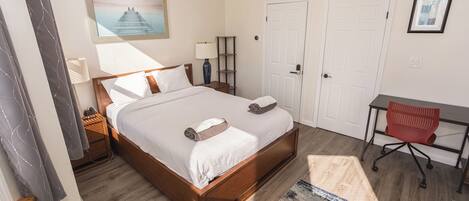 3 bedrooms, desk, iron/ironing board, travel crib